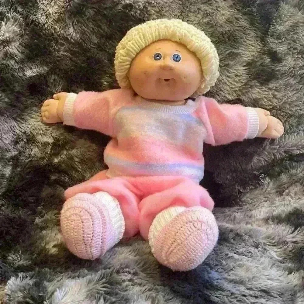 Pretty Vintage
Cabbage  Patch Kid
First Edition Head
Mold #1